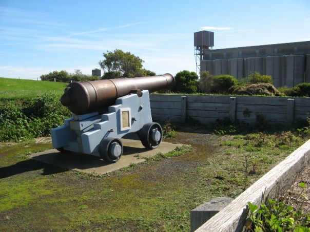 Gun (32 Pounder)